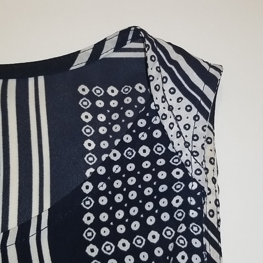 Patterned Blouse Tank - Picture 4 of 4